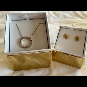 Necklace and earring set